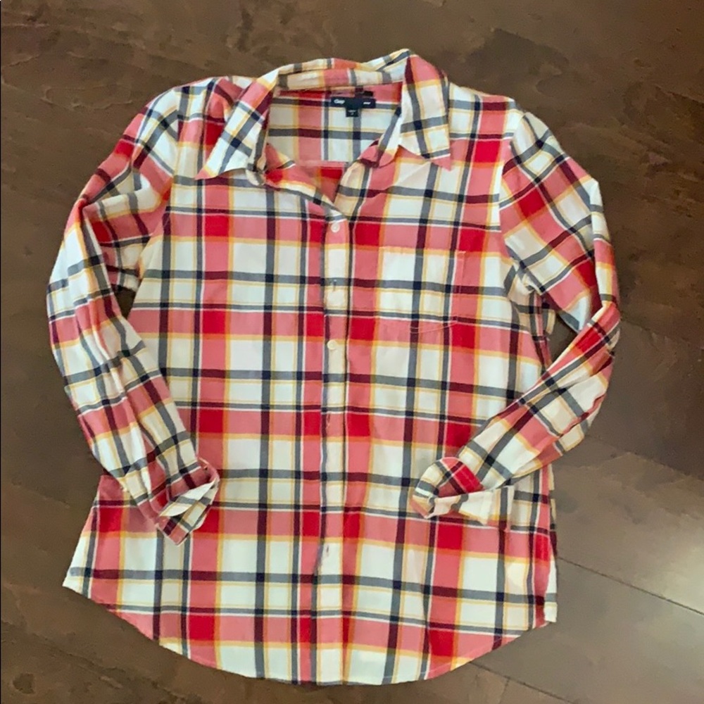 Women’s Gap plaid button down shirt